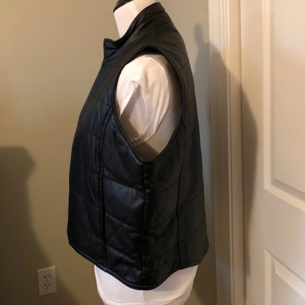 •GAP• Vintage Quilted genuine Leather Vest, Medium, EUC - Picture 5 of 8